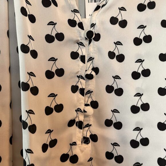 On 34th 3x white satin blouse with cherry print NWT - Picture 2 of 4